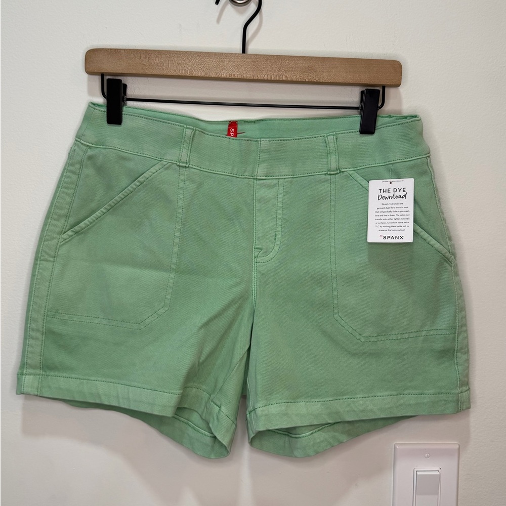 SPANX Light Green High-Waist Pull-On Stretch Twill Shorts - M 5” inseam